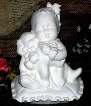 Babymädchen auf Kissen – 21 x 21 x 29 cm – Schrühware – Sonderangebot