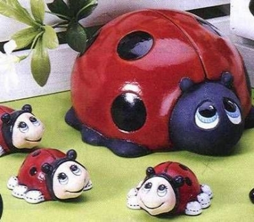 Großer Marienkäfer mit 3 Kindern  - 17 und 7,5 cm lang - Schrühware