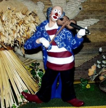 Clown mit Geige – 37 cm hoch – Schrühware