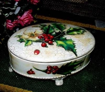 ovale Schmuckdose mit Füßchen – Schrühware