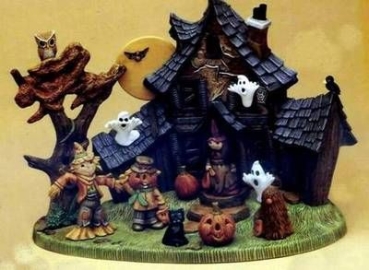 Halloween-Dorf mit vielen Details -  Basis 33,5 cm breit – Haus 30 x 24 cm – nicht ausgeschnitten - Schrühware