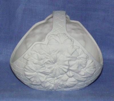 Korb mit Stiefmütterchen - 24 cm breit - Schrühware