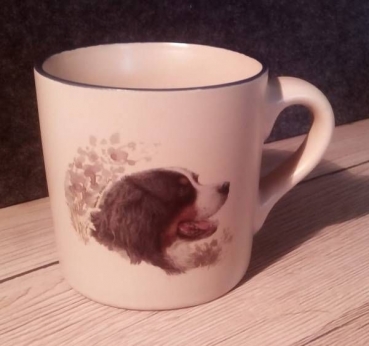 Keramik-Tasse  - Becher mit Wunschname – Motiv: 1 x Berner Sennenhund