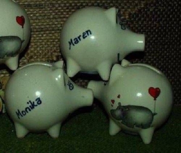Sparschwein mit Stopfen – 10 x 8,5 x 8,5 cm - Nilpferdmotiv – fester Name: Maria