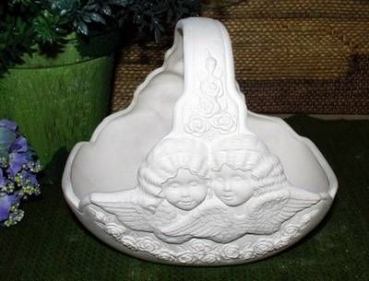 Korb mit Engelpaar - Schrühware - 16,5 cm hoch