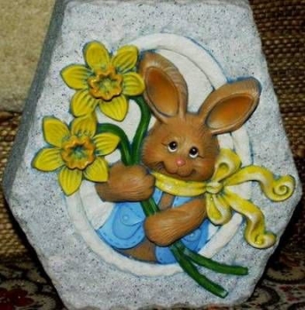 Mittler Teelichthalter mit Teelichteinsatz -  Hase und Narzissen - 22,5 cm hoch - Schrühware