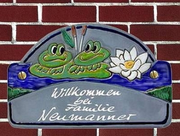 Keramik-Türschild – Froschpaar mit Seerose – 20,8 x 13 cm – Schriftfeld grau – Handarbeit