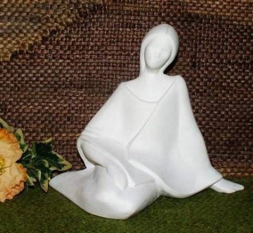 Indianerin - Serene – seitlich sitzend - 13 cm hoch - Schrühware