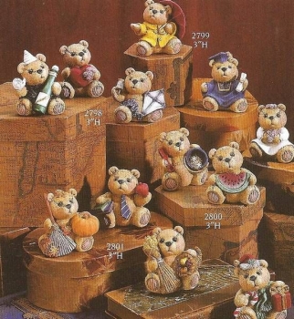 Kalenderbären im 12er-Set – Januar bis Dezember – je 8 cm hoch - Schrühware