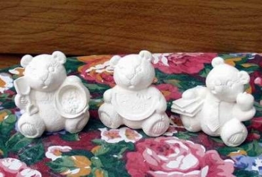 Kalenderbären – Juli bis September – 3er-Set – je 8 cm hoch – Schrühware