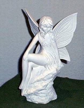 Elfe auf Felsen – klein – 25 cm hoch – Schrühware