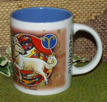 Kaffeebecher mit Namen - innen hellblau - Sternzeichenmotiv Widder