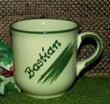 Tasse creme-weiß aus Keramik - Dekor Daniel  grün - Becher mit festem Text : Bastian