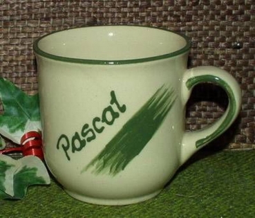 Tasse creme-weiß aus Keramik - Dekor Daniel  grün - Becher mit festem Text : Pascal