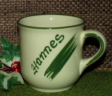 Tasse creme-weiß aus Keramik - Dekor Daniel  grün - Becher mit festem Text : Hannes