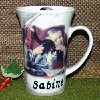 Keramik-Tasse  - Becher mit Wunschname – Rundum-Motiv: Nostalgie