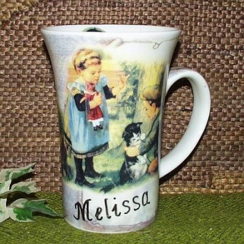 Keramik-Tasse  - Becher mit Wunschname – Rundum-Motiv: Nostalgie