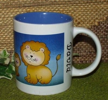 Keramik-Tasse  - Becher mit Wunschtext – Rundum-Motiv Löwen