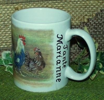 Keramik-Tasse  - Becher mit Wunschtext – Rundum-Motiv : Hühnerhof – Hahn & Henne