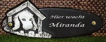 Keramik-Türschild – Hund in Hundehütte - 16,3 x 6,5 cm – Schriftfeld braun – Handarbeit