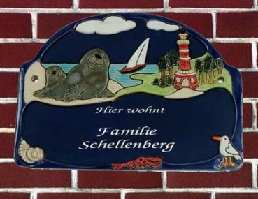 Keramik-Türschild – maritim – Seehund – Leuchtturm – 19 x 14 cm – Schriftfeld dunkelblau – Handarbeit