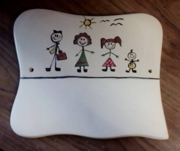 Familien-Türschild aus Keramik – ca. 17,5 x 14 cm - Strichmännchen – Eltern – 2 Kinder – Unikat