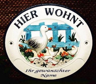 Keramik-Türschild mit Wunschtext – Relief mit blauem Rand – Zaun mit Gänsen – 18 x 15,5 cm – Handarbeit – Restbestand