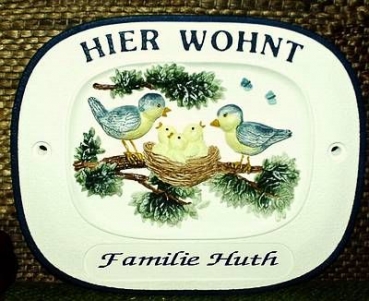 Keramik-Türschild mit Wunschtext – Relief mit blauem Rand – Vogel-Familie – 18 x 15,5 cm – Handarbeit – Restbestand