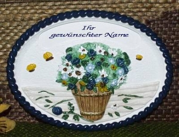 Keramik-Türschild mit Wunschtext – Relief mit blauem Rand – Blumen – 13,5 x 10 cm – Handarbeit – Restbestand