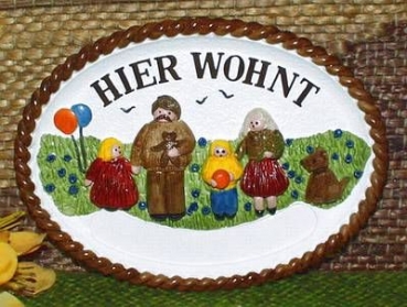 Keramik-Türschild mit Wunschtext – Relief mit braunem Rand – Familie – 13,5 x 10 cm – Handarbeit – Restbestand