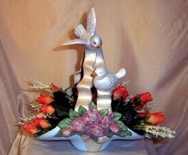 Wildrosenkorb mit zwei Vögeln - 22,5 cm hoch - Schrühware
