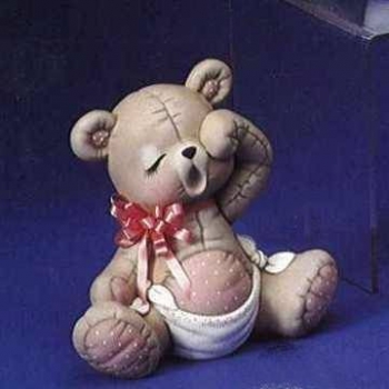 Spardose -  sitzender Windelbär – 14 cm hoch – Schrühware – mit Stopfen