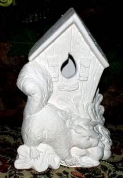 Vogelhaus mit Eichhörnchen – Schrühware