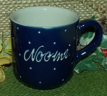 RKT - Namens-Tasse - Ein-Punkt-Blau – Noomi