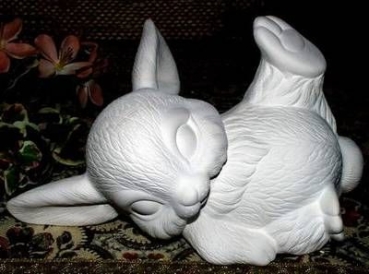 liegender Hase – 14 x 22,5 cm – Schrühware