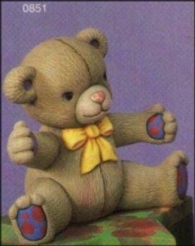 Sitzender Teddy mit Schleife – 18 cm hoch – Schrühware