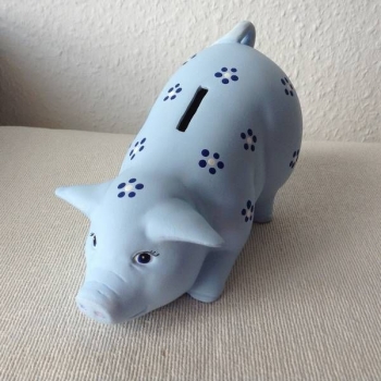 Sparschwein - geschlossen - 11,5 cm hoch - 18 cm lang – Schrühware