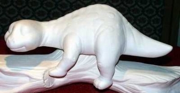 Dino – schlafend für Regal – 24 cm lang – Schrühware - Sonderangebot