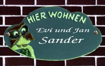 Keramik-Türschild – Eule – HIER WOHNEN (fester Text) – 17 x 9,5 cm – Schriftfeld blau  – Handarbeit