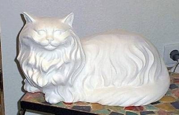 Große liegende Perserkatze – Schrühware