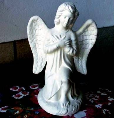 Krippen-Engel - kniend - 22 cm hoch - Bisque