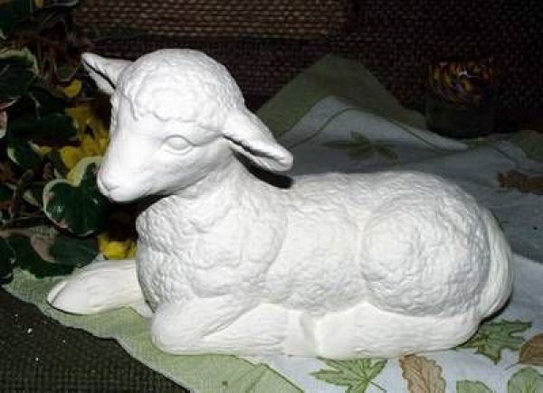 Lamm liegend – klein – 17,5 cm lang - Schrühware