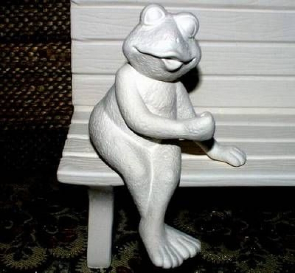 Sitzender Regalfrosch – 14 cm hoch - Schrühware