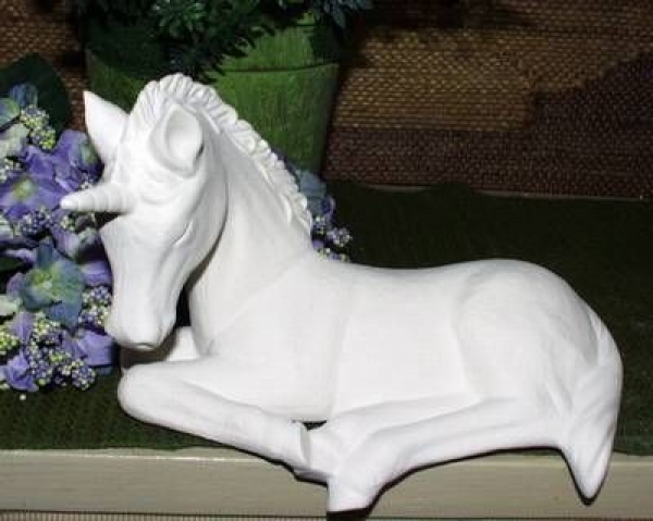 Schlafendes Regaleinhorn - 21 cm lang - Schrühware