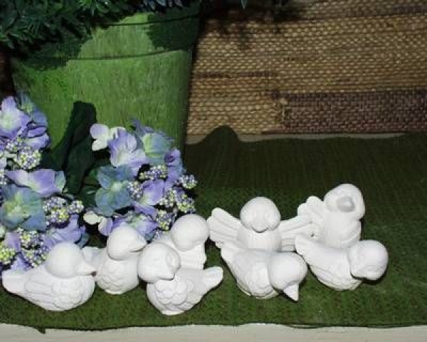 8 verschiedene Krähen – bis 4,5 cm - Schrühware