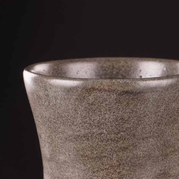 Graubasalt – seidenglänzend – 800 ml – Steinzeug-Glasur von BOTZ - Brennbereich 1.220 bis 1.280 °C
