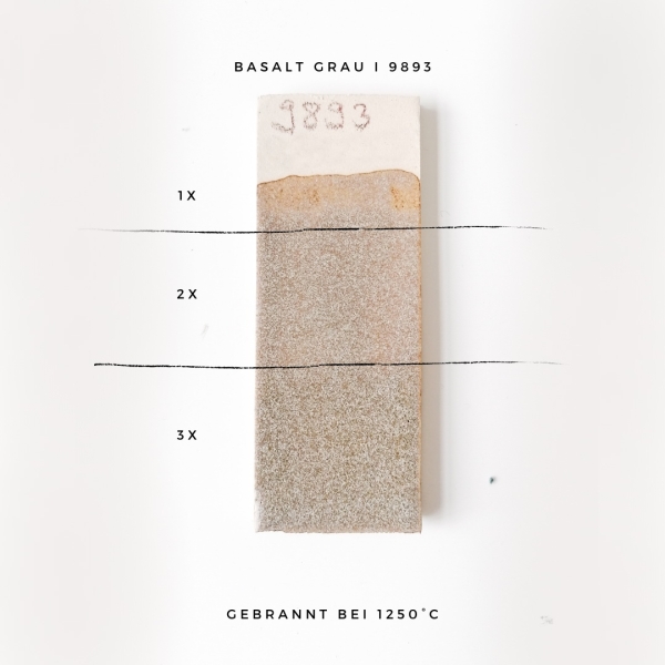 Graubasalt – seidenglänzend – 800 ml – Steinzeug-Glasur von BOTZ - Brennbereich 1.220 bis 1.280 °C