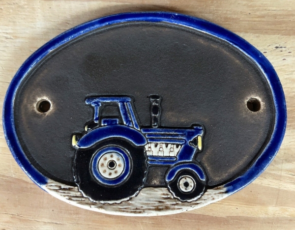 Keramik-Türschild – Trecker – Traktor in Wunschfarbe - 11 x 8 cm – Schriftfeld braun – Handarbeit