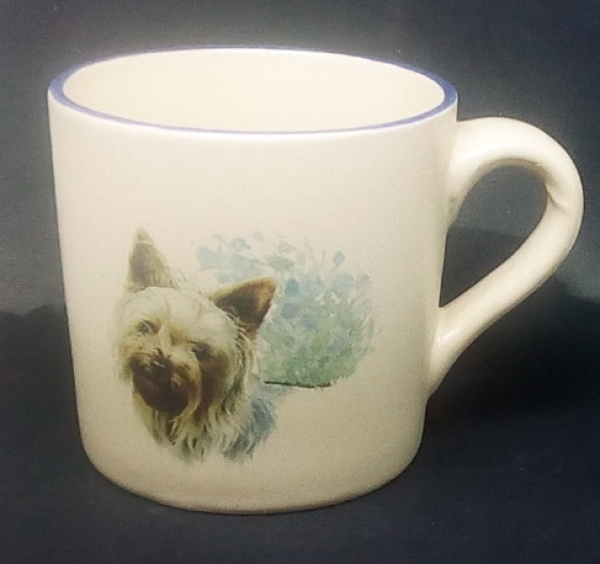 Keramik-Tasse  - Becher mit Wunschname – Motiv: 1 x Hund / Yorkshire Terrier