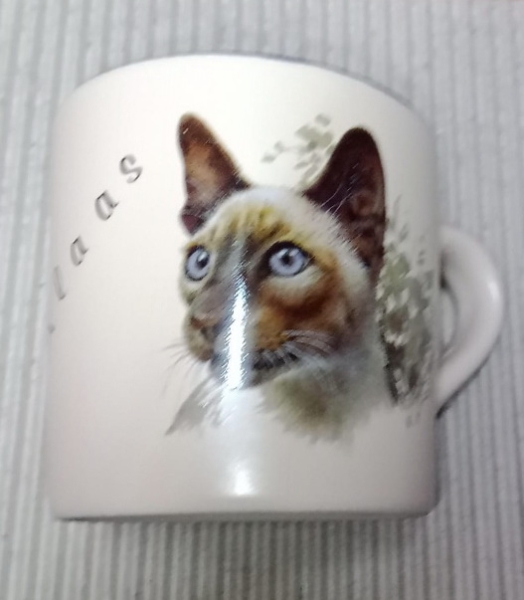 Keramik-Tasse  - Becher mit Wunschname – Motiv: 1 x Siamkatze / Siamese / Katze